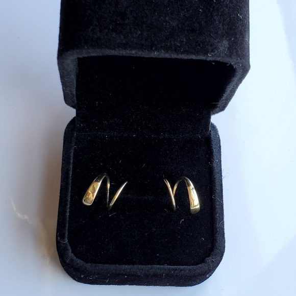 Authentic 18k Solid Yellow Gold Spiral Earrings - Picture 1 of 7